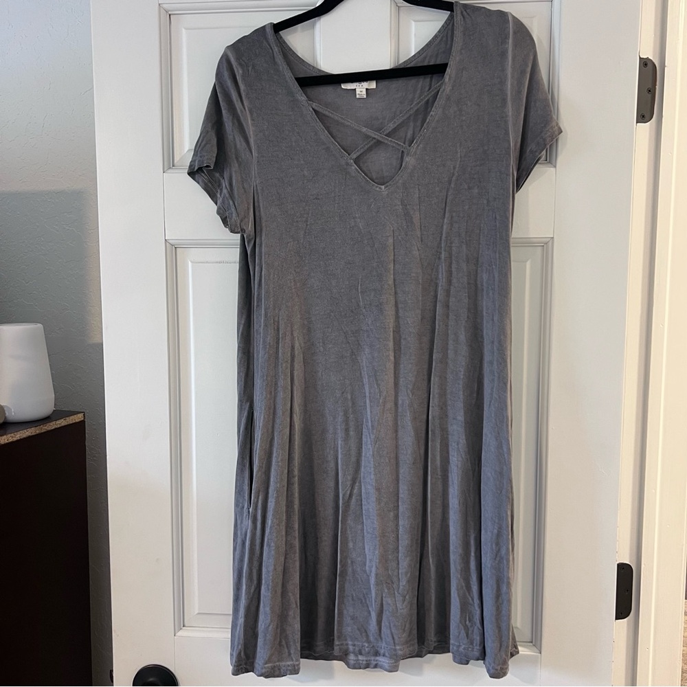Gray V-Neck Short Sleeve Dress